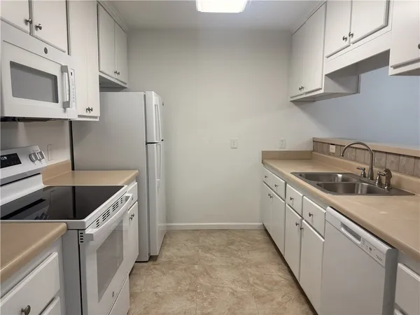 $1,700 | 294 Windridge Drive, Brunswick, GA 31520