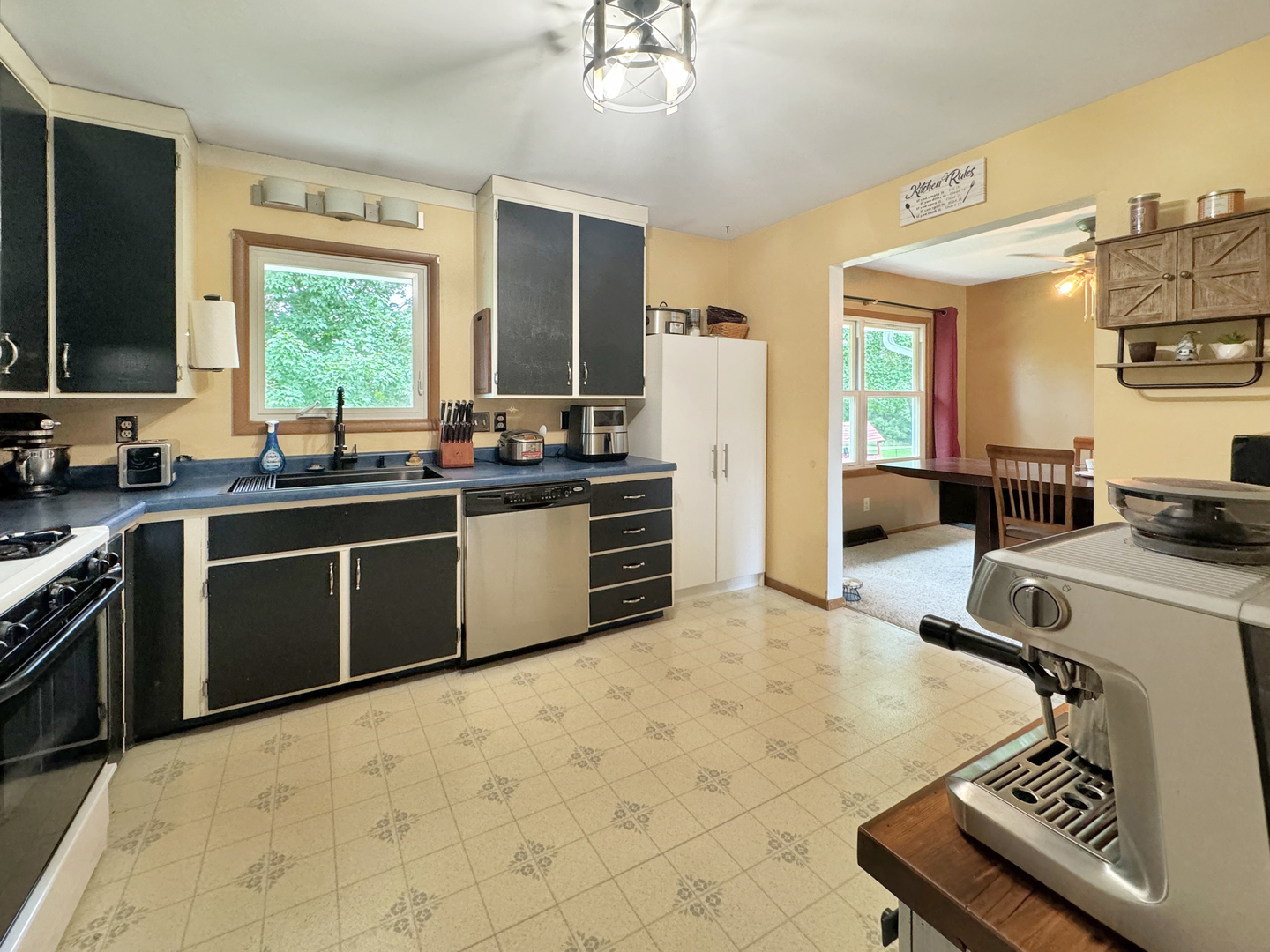 675 Shimer Drive Freeport, IL 61032 - Photo 15 of 32