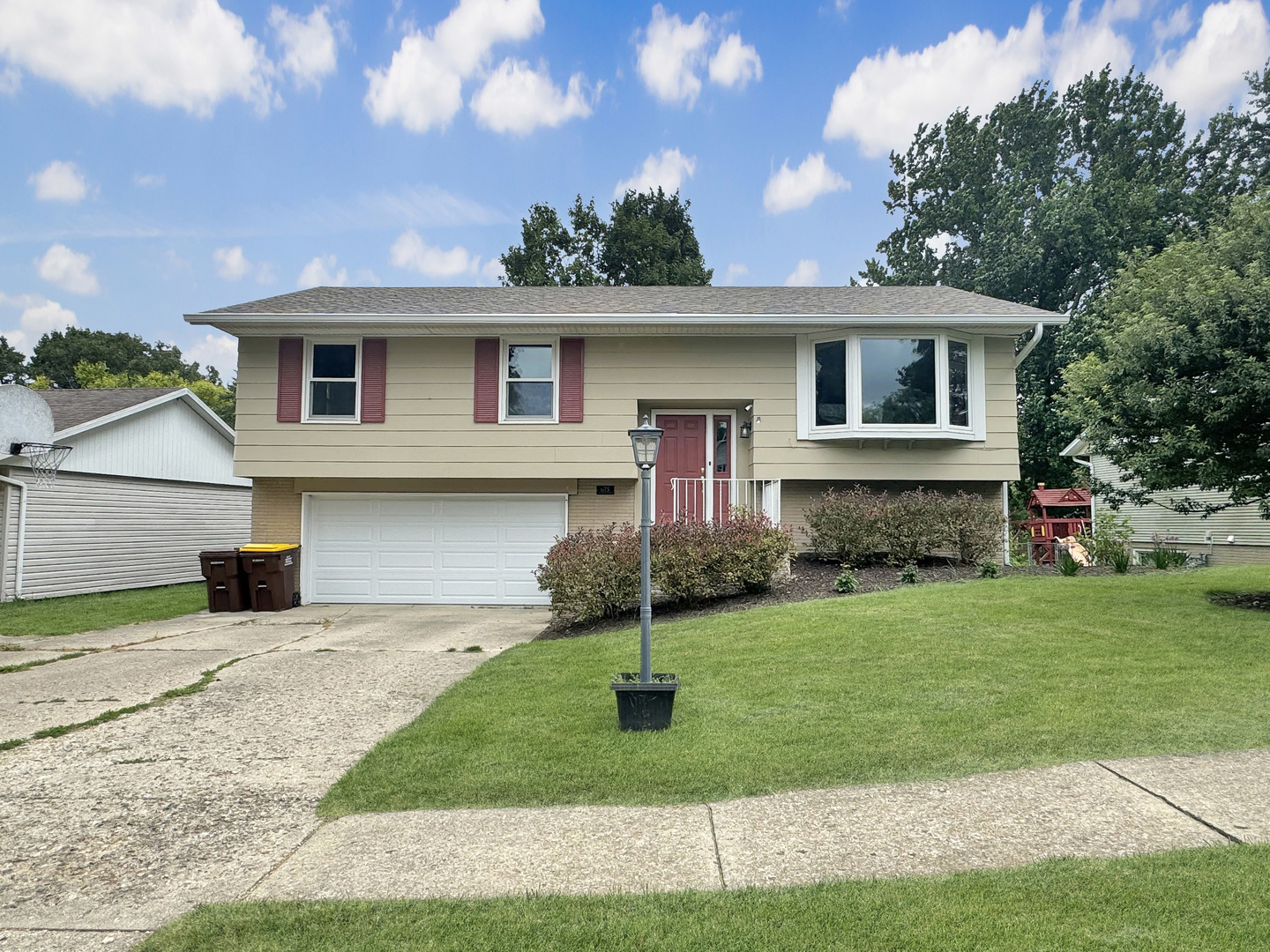 675 Shimer Drive Freeport, IL 61032 - Photo 2 of 32