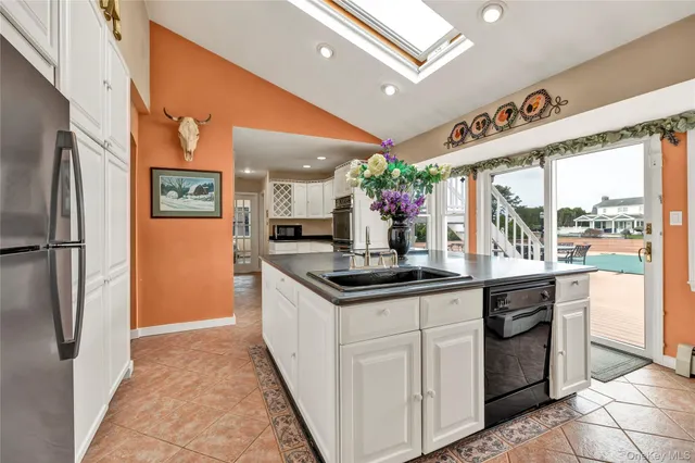 a bedroom with 2 bed and a window