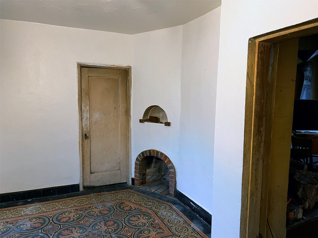 3506 Tom Green Street, Unit 1 Austin, TX 78705 - Photo 11 of 15 a room with a window