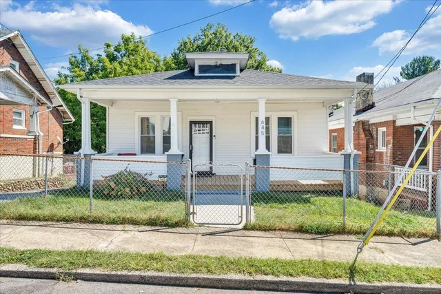 $169,500 | 645 Montrose Avenue Southeast, Roanoke, VA 24013