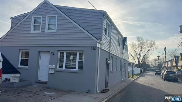 a view of a house with a cars park