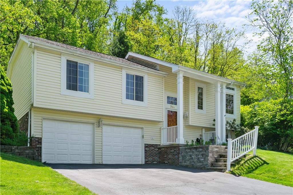 769 Lougeay Road Pittsburgh, PA 15235 - Photo 2 of 23 Gallery Image 2