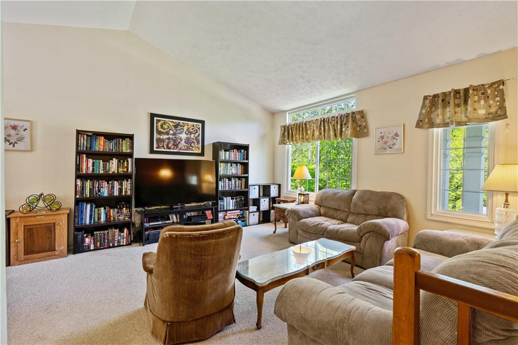 769 Lougeay Road Pittsburgh, PA 15235 - Photo 3 of 23 Gallery Image 3
