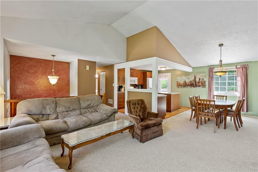 769 Lougeay Road Pittsburgh, PA 15235 - Photo 4 of 23 Gallery Image 4