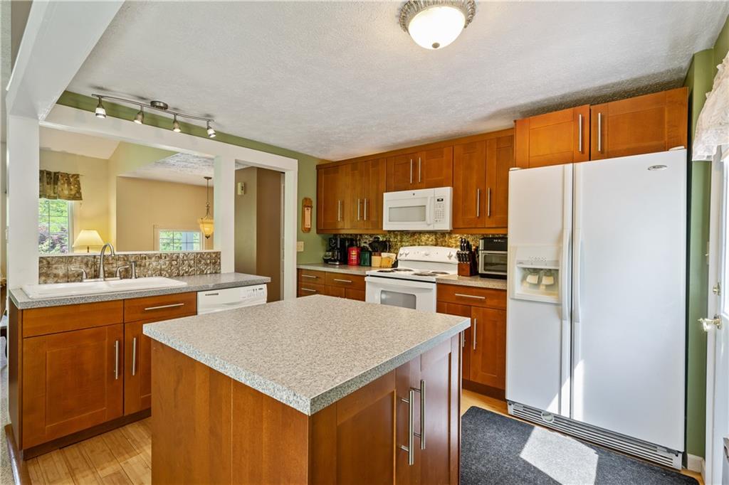 769 Lougeay Road Pittsburgh, PA 15235 - Photo 7 of 23 Gallery Image 7