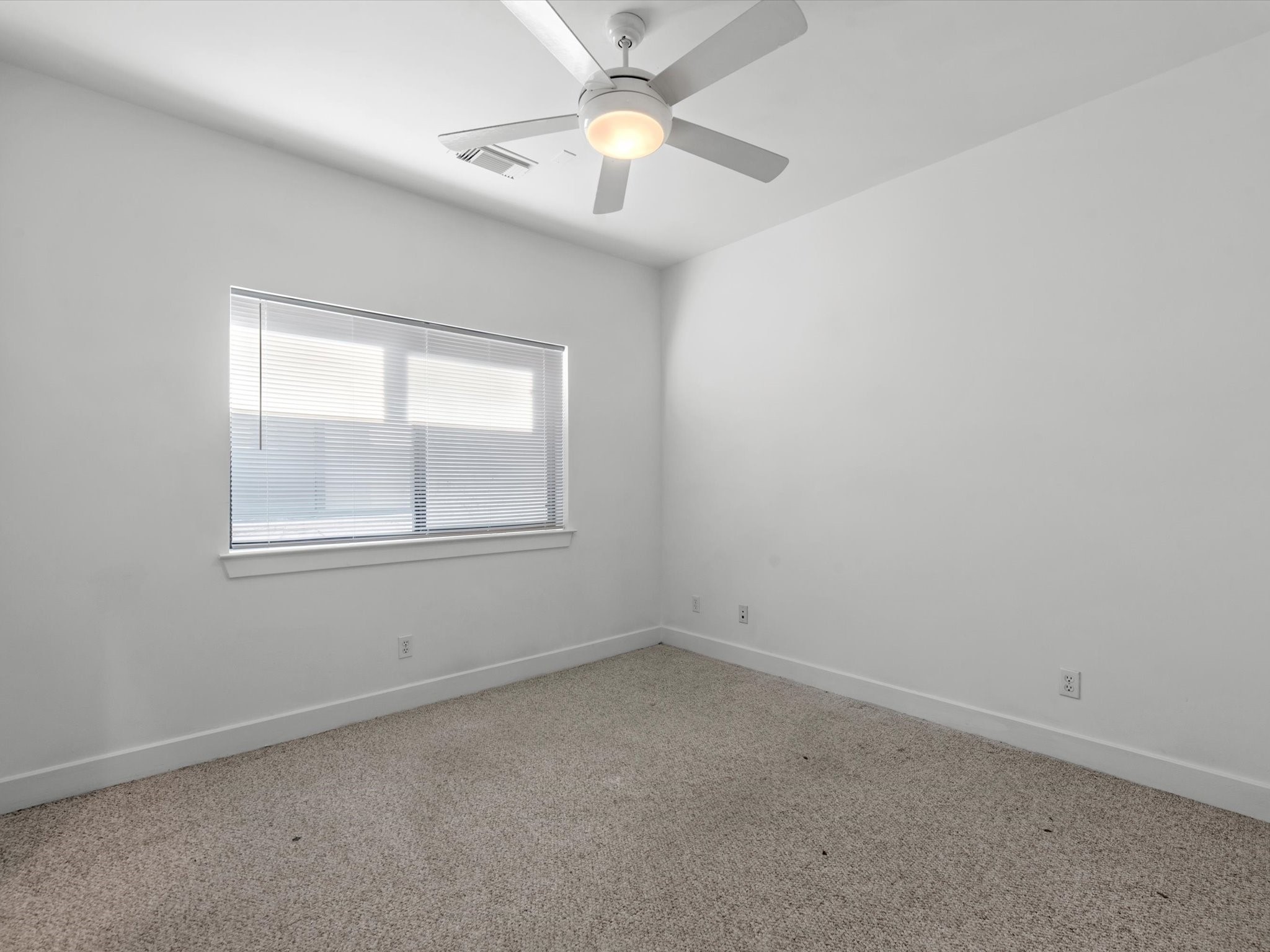 4421 Eigel Street Houston, TX 77007 - Photo 18 of 22 an empty room with a window and a fan