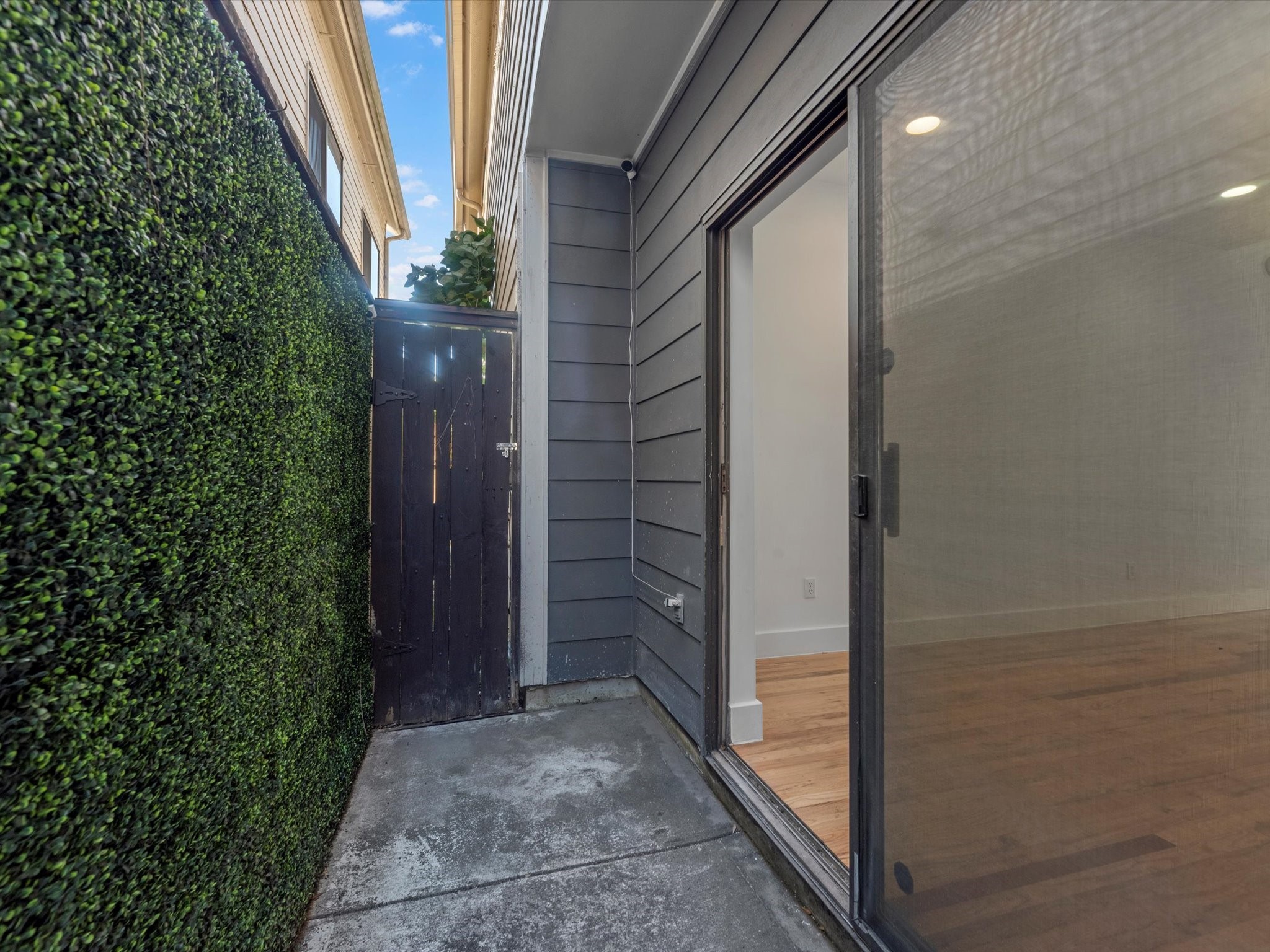 4421 Eigel Street Houston, TX 77007 - Photo 20 of 22 a view of a door and an outdoor space