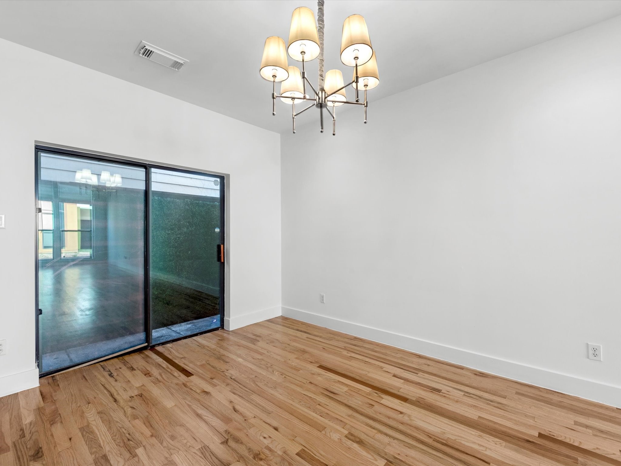 4421 Eigel Street Houston, TX 77007 - Photo 9 of 22 a view of an empty room with a window