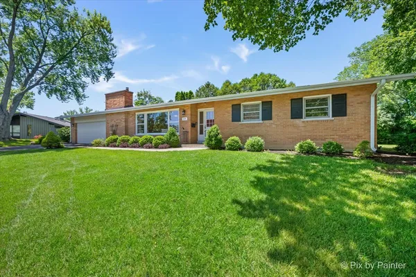$550,000 | 824 Skyline Drive, Barrington, IL 60010