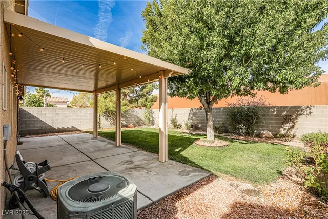 $2,100 | 5128 Fall Meadows Avenue, Las Vegas, NV 89130