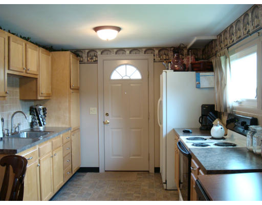 15 Yamaska Road Springfield, MA 01118 - Photo 5 of 23