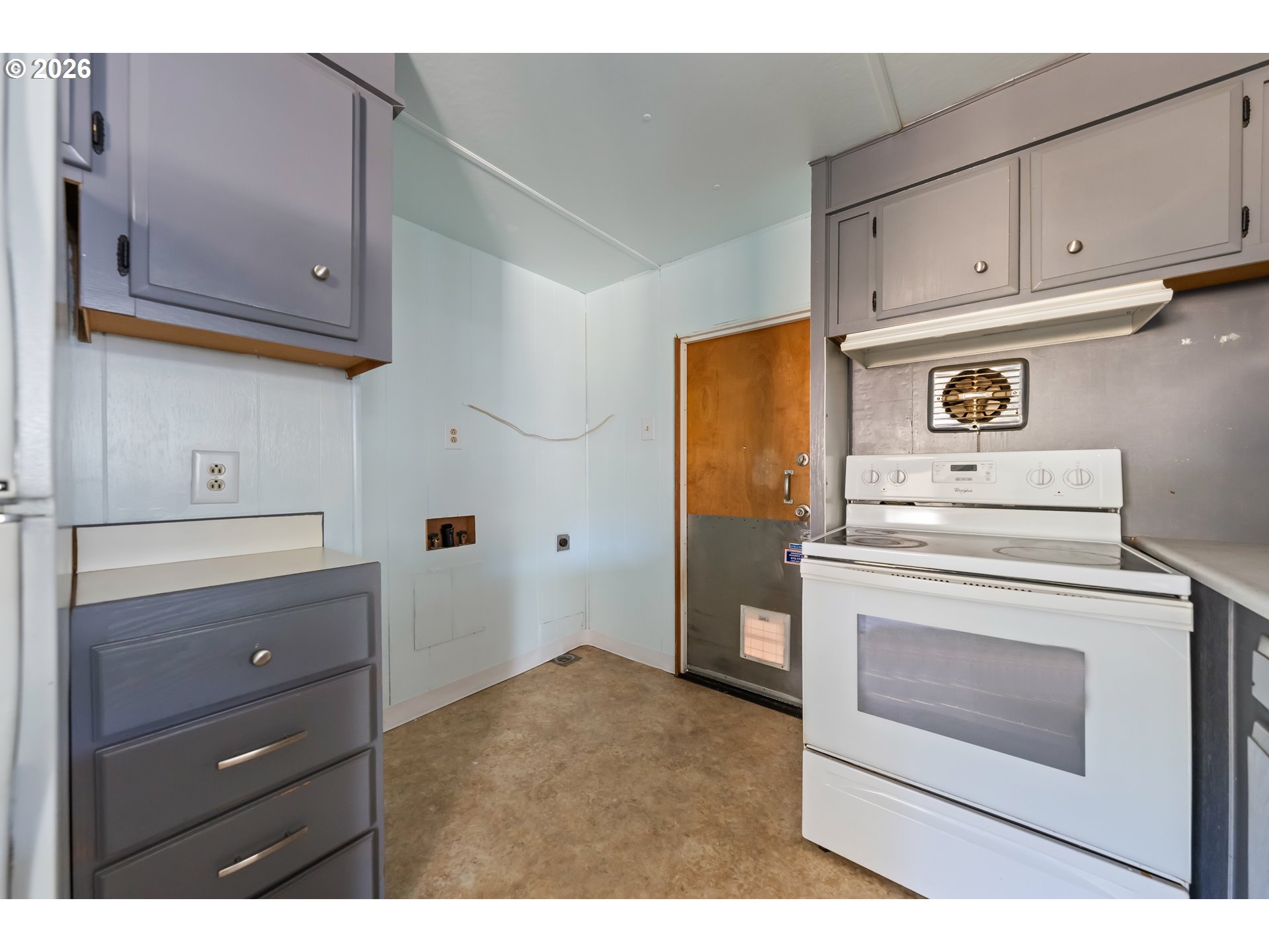 600 Southeast Edgewood Street Winston, OR 97496 - Photo 14 of 41 Kitchen