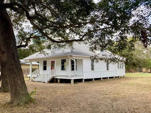$170,000 | 304 Washington Street, Smithville, TX 78957