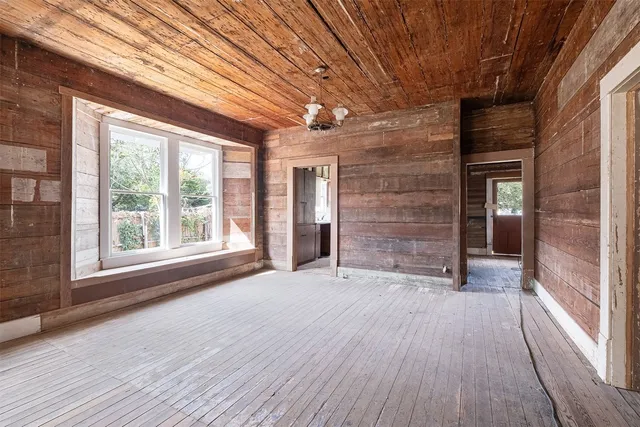 $170,000 | 304 Washington Street, Smithville, TX 78957