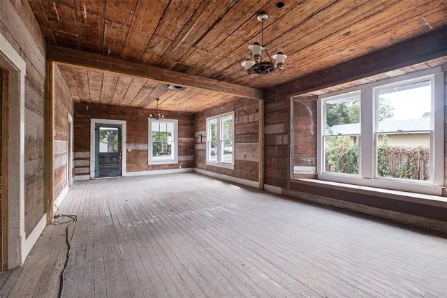 $170,000 | 304 Washington Street, Smithville, TX 78957