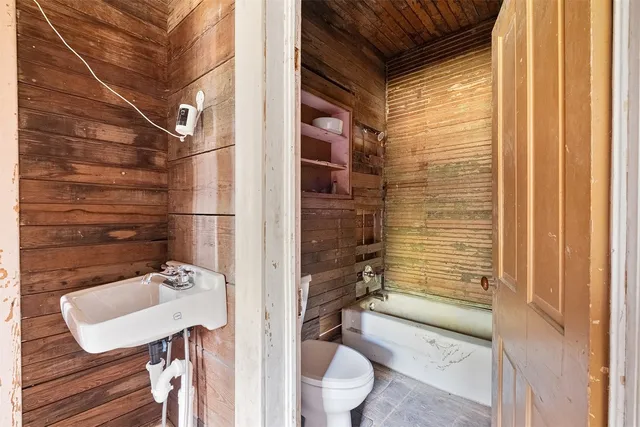 $170,000 | 304 Washington Street, Smithville, TX 78957