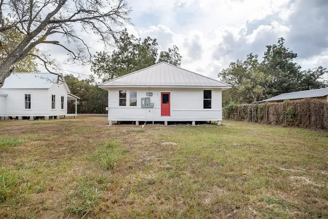 $170,000 | 304 Washington Street, Smithville, TX 78957