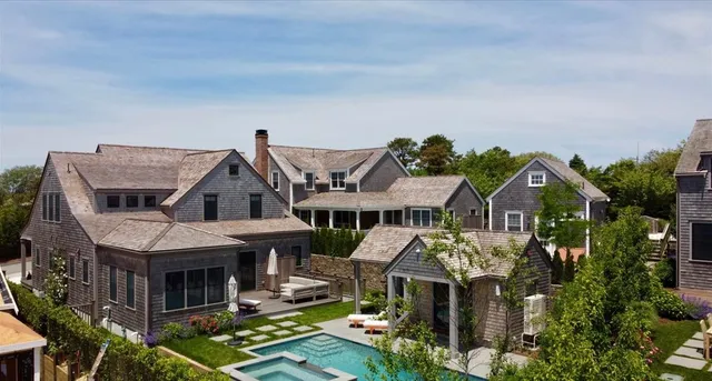$6,950,000 | 4 Red Mill Lane, Nantucket, MA 02554