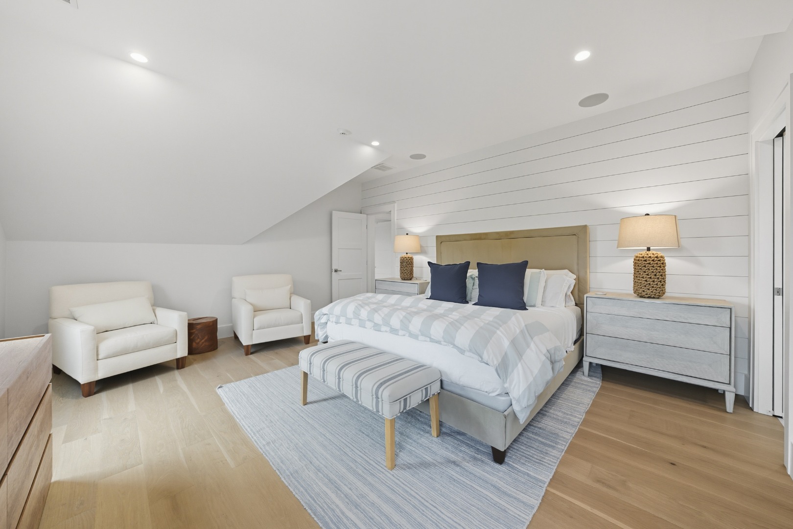 4 Red Mill Lane Nantucket, MA 02554 - Photo 27 of 39 2nd Floor Primary Bedroom Suite