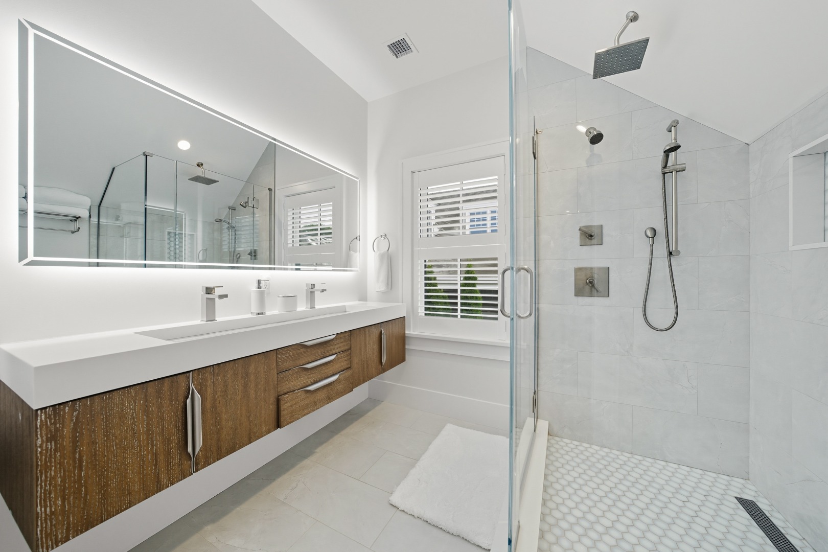 4 Red Mill Lane Nantucket, MA 02554 - Photo 28 of 39 2nd Floor Primary Bedroom Suite Bathroom