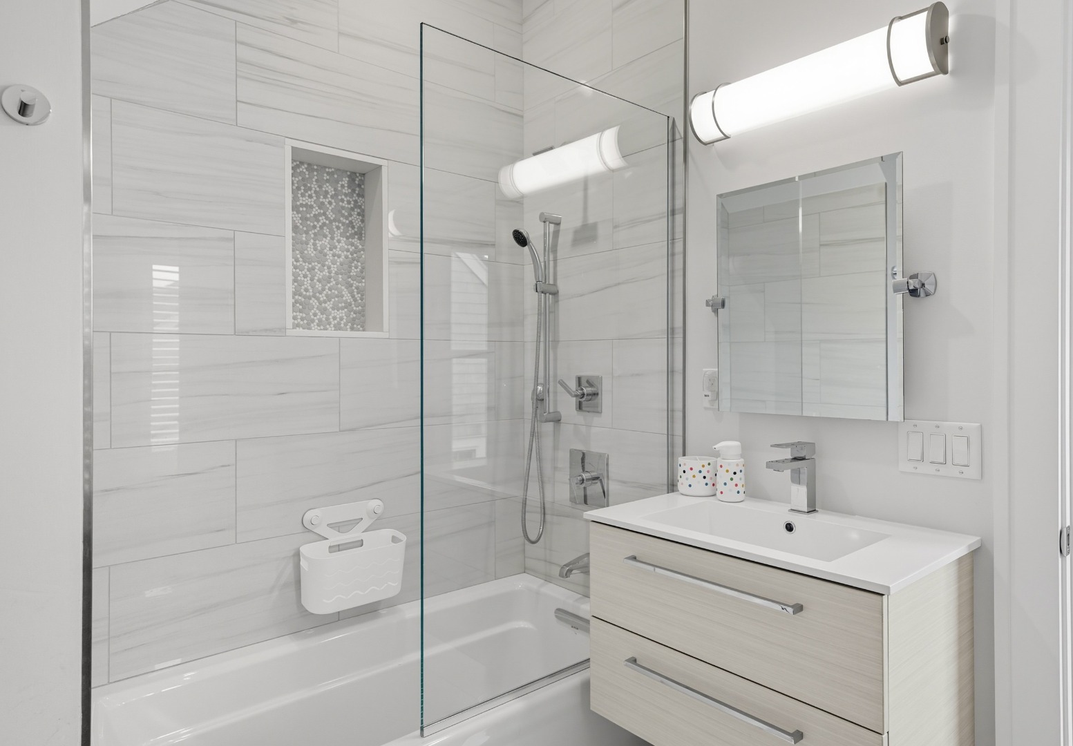 4 Red Mill Lane Nantucket, MA 02554 - Photo 32 of 39 2nd Floor Guest Bedroom Suite Bathroom