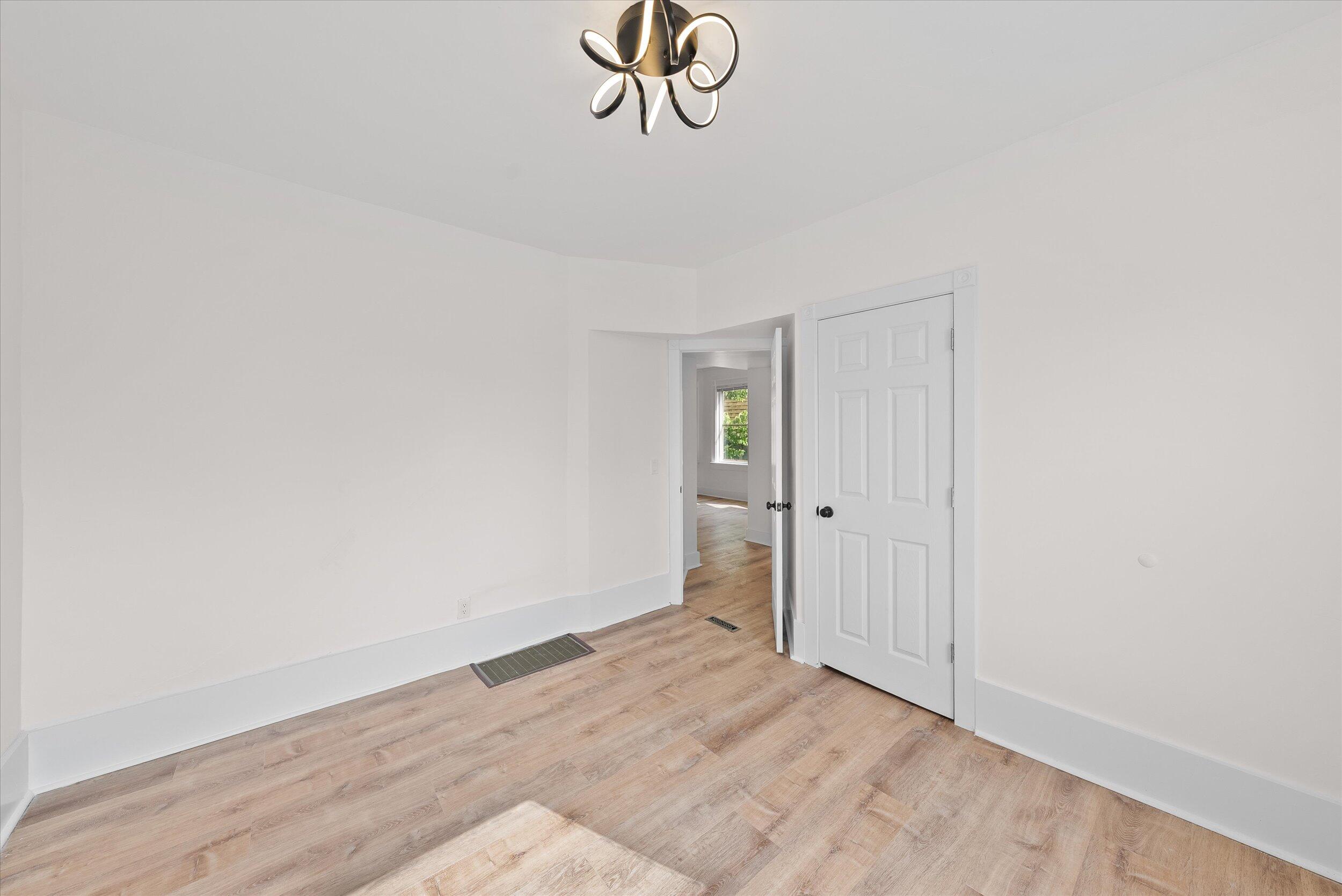 2026 East Kenilworth Place, Unit 2 Milwaukee, WI 53202 - Photo 15 of 16 24-Bedroom