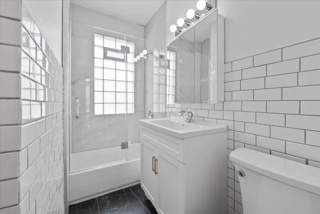 $1,500 | 2026 East Kenilworth Place, Unit 2, Milwaukee, WI 53202