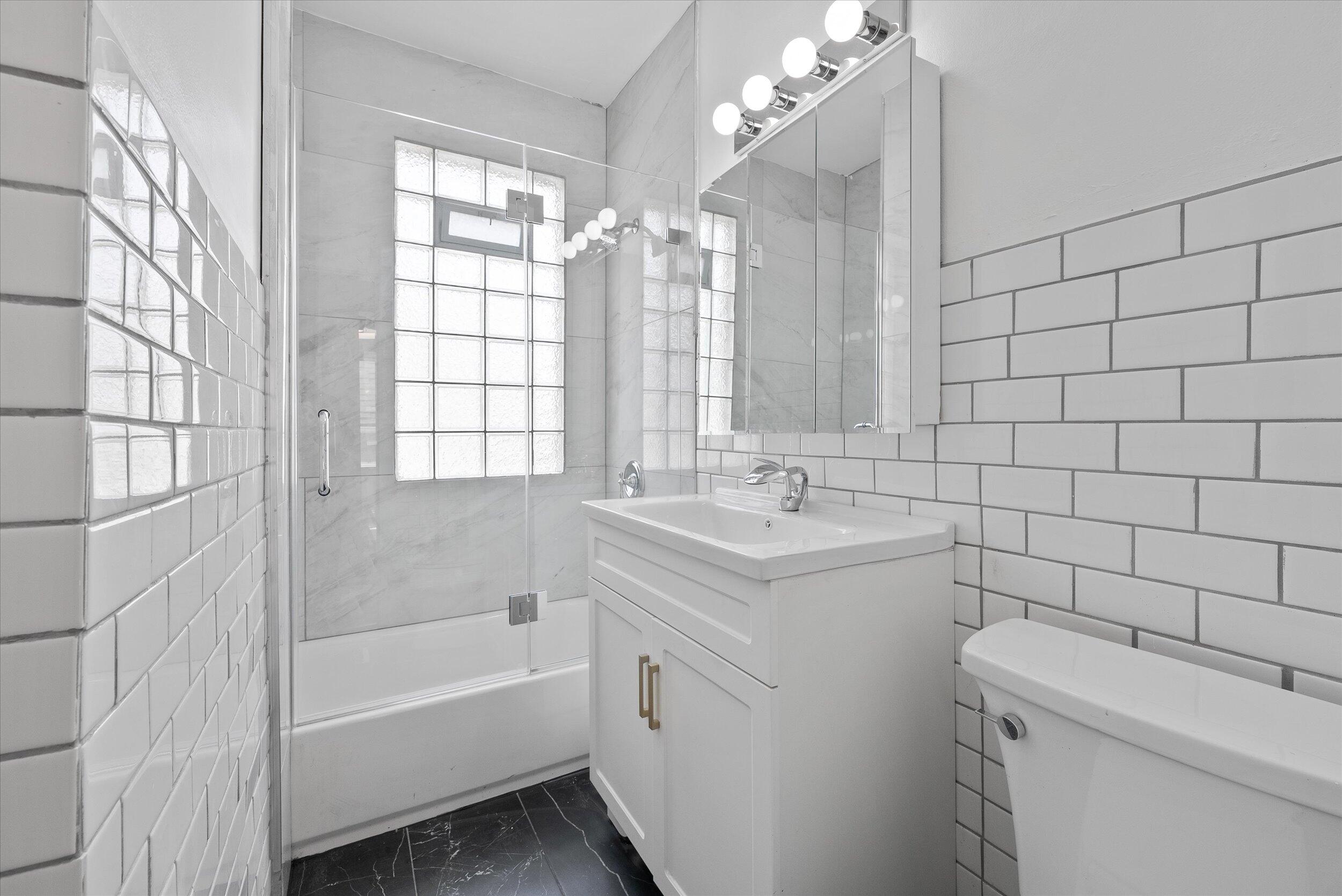 2026 East Kenilworth Place, Unit 2 Milwaukee, WI 53202 - Photo 16 of 16 25-Bathroom