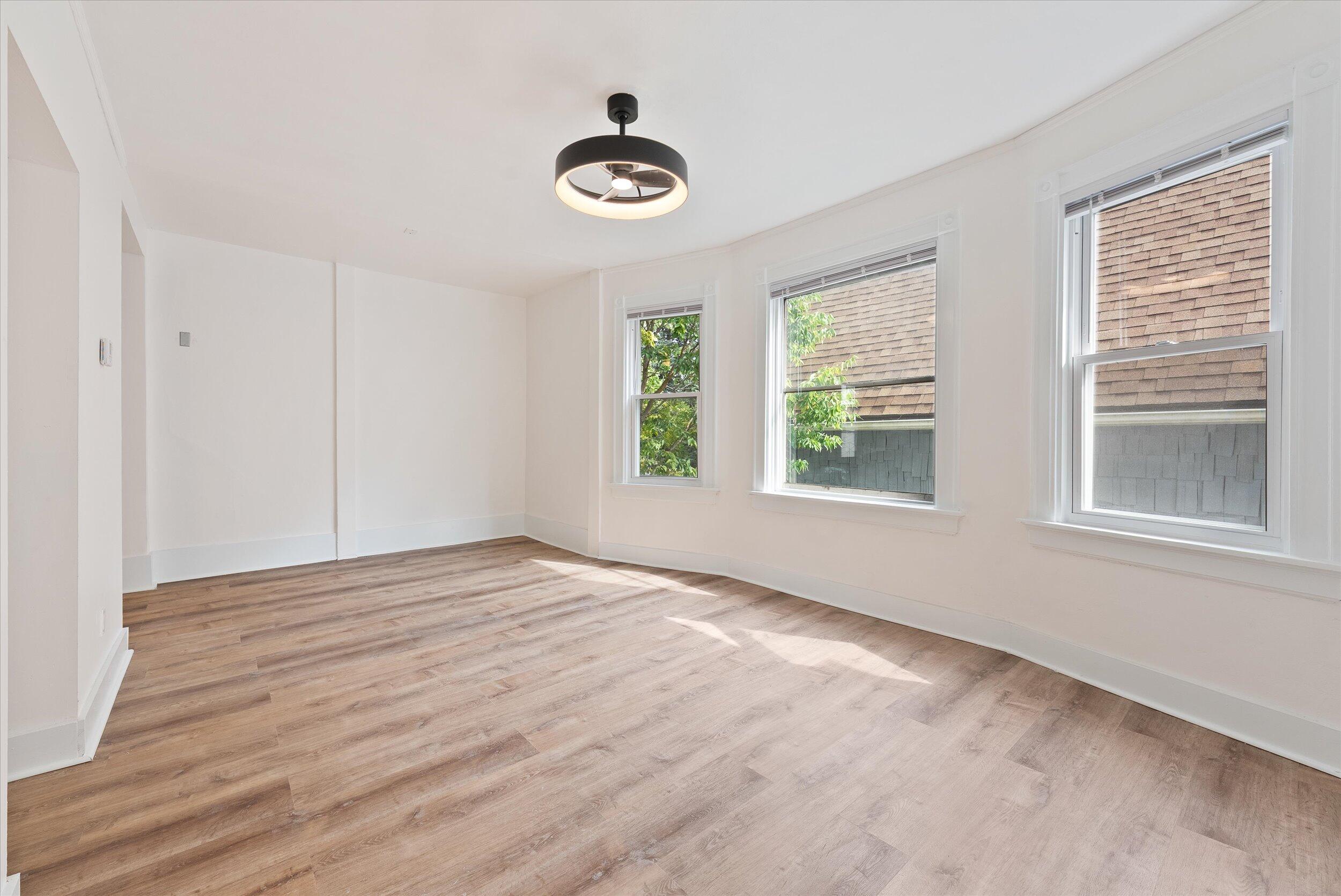 2026 East Kenilworth Place, Unit 2 Milwaukee, WI 53202 - Photo 2 of 16 13-Living Room