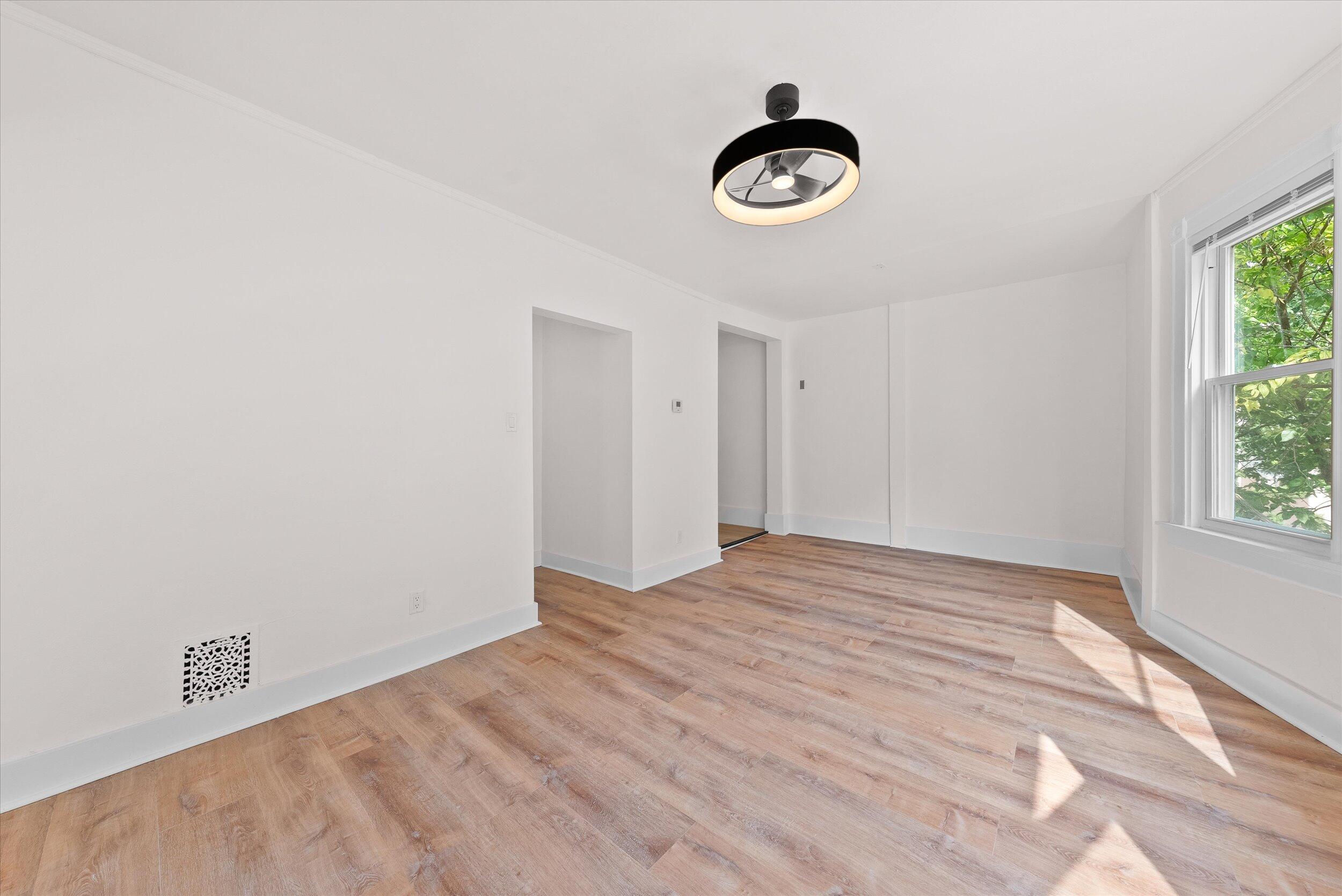 2026 East Kenilworth Place, Unit 2 Milwaukee, WI 53202 - Photo 5 of 16 16-Living Room