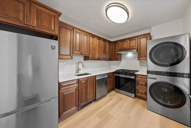 $1,500 | 2026 East Kenilworth Place, Unit 2, Milwaukee, WI 53202