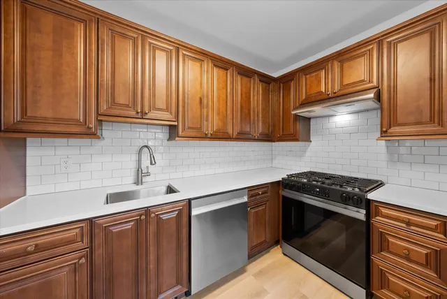 $1,500 | 2026 East Kenilworth Place, Unit 2, Milwaukee, WI 53202