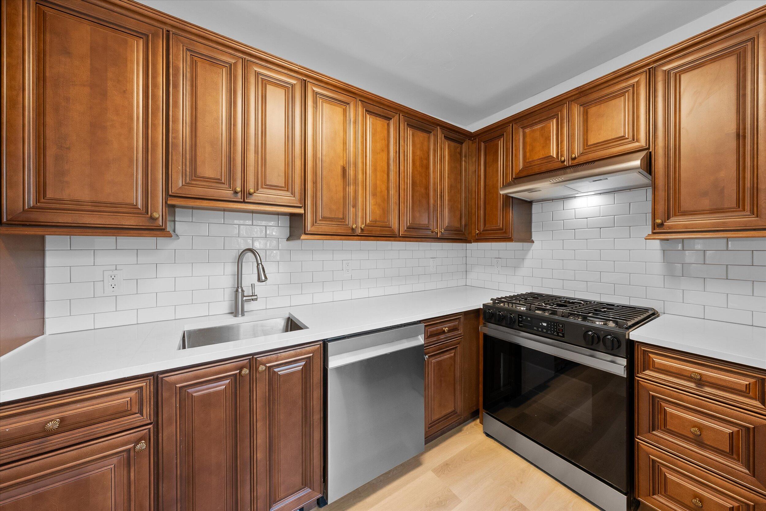 2026 East Kenilworth Place, Unit 2 Milwaukee, WI 53202 - Photo 8 of 16 19-Kitchen