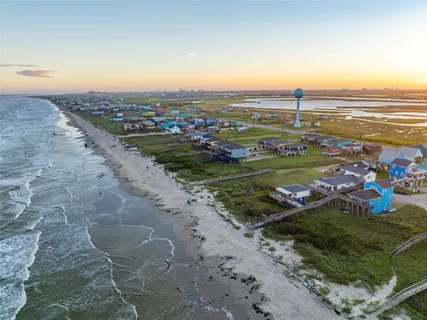 $459,000 | 1426 Bluewater Highway, Surfside Beach, TX 77541