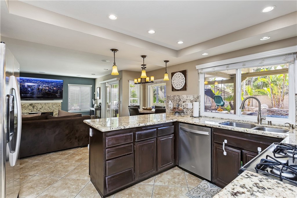 1031 Mission Grove Parkway North Riverside, CA 92506 - Photo 16 of 40