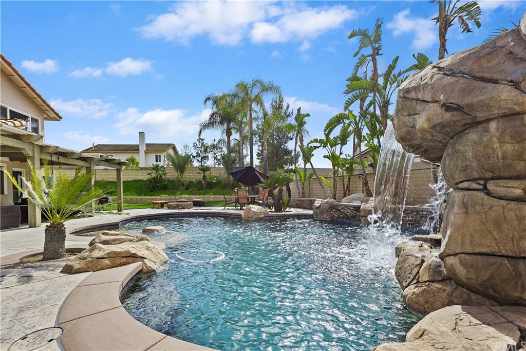 1031 Mission Grove Parkway North Riverside, CA 92506 - Photo 5 of 40