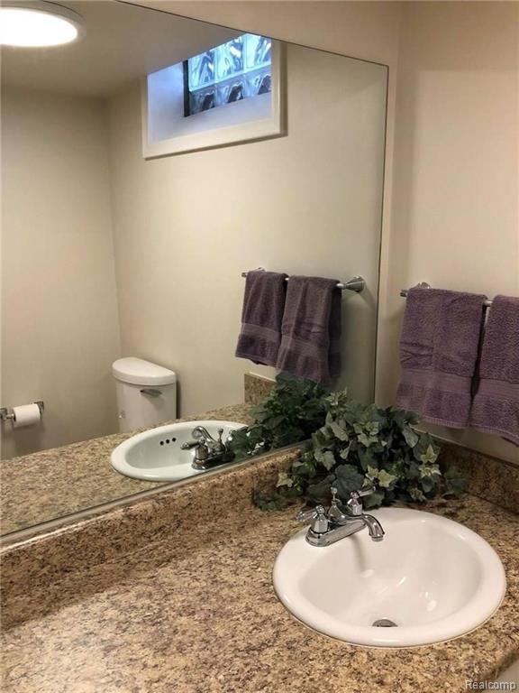 28241 Quail Hollow Road Farmington Hills, MI 48331 - Photo 19 of 21
