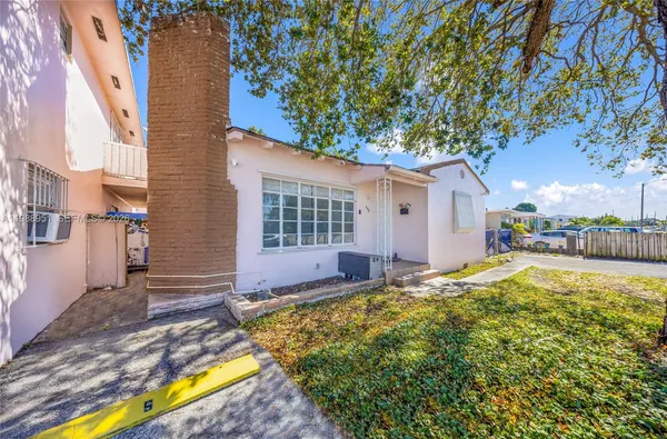a view of a house with swimming pool and sitting area