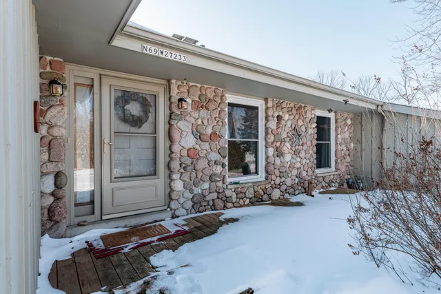 $649,000 | N69W27233 Hickory Chasm Drive, Lisbon, WI 53089