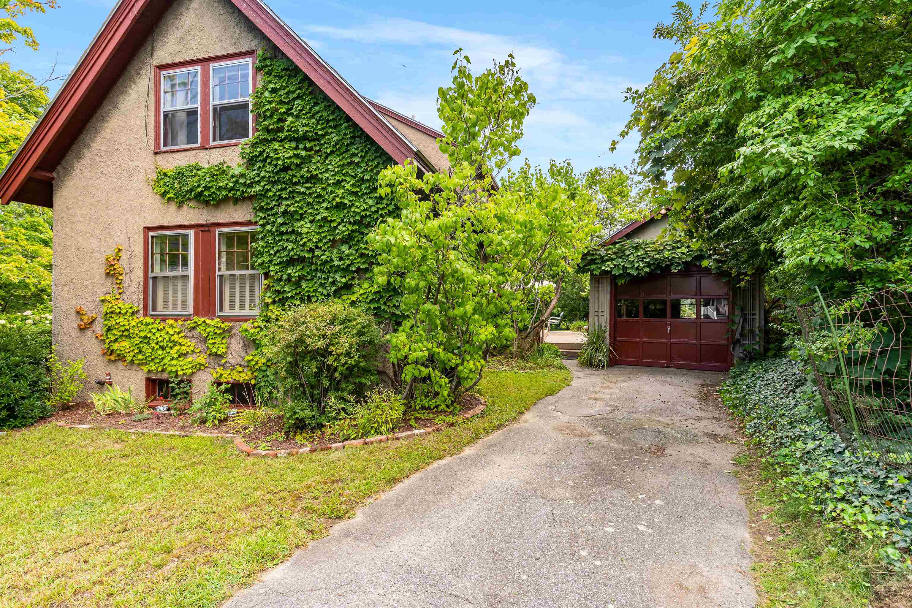 58 Middle Road Portsmouth, NH 03801 - Photo 2 of 37