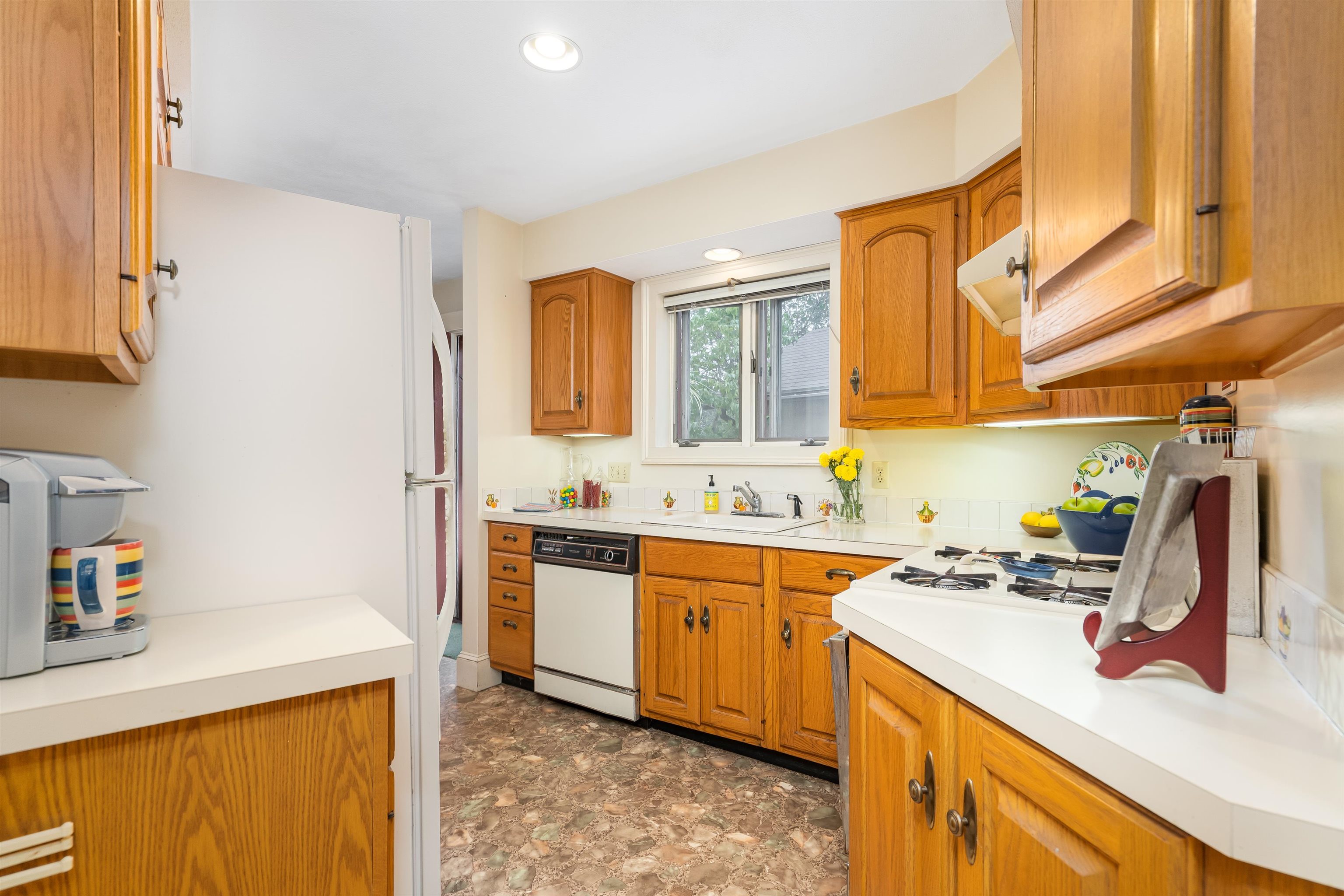 58 Middle Road Portsmouth, NH 03801 - Photo 6 of 37