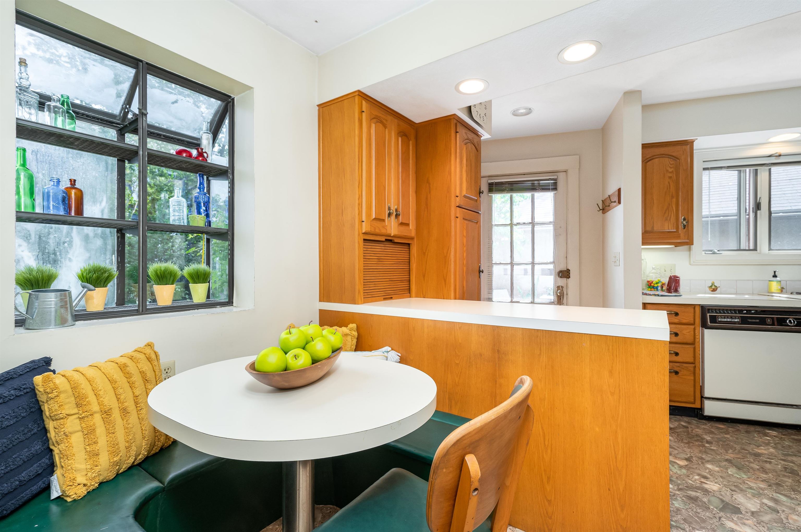 58 Middle Road Portsmouth, NH 03801 - Photo 7 of 37