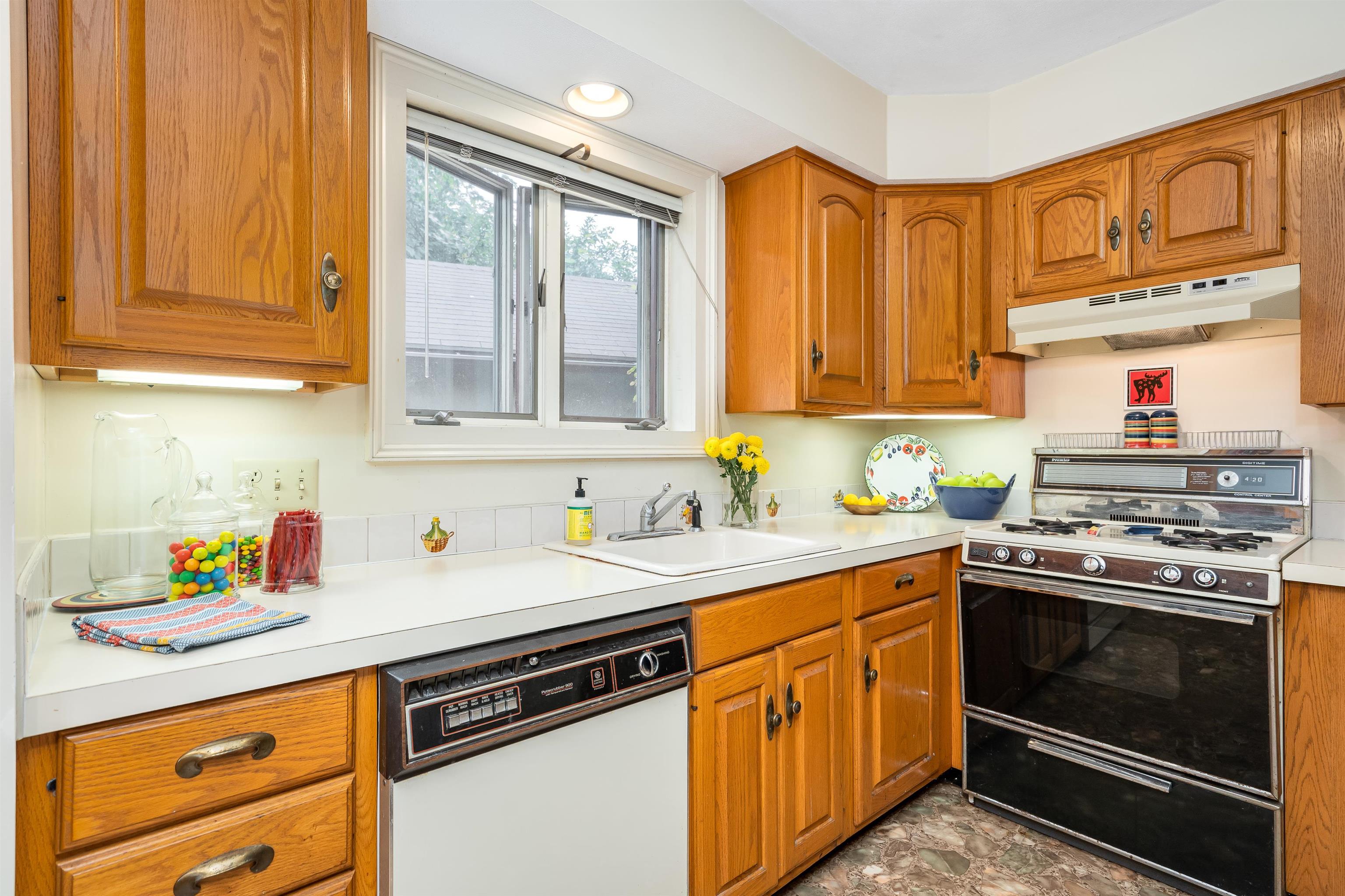 58 Middle Road Portsmouth, NH 03801 - Photo 9 of 37