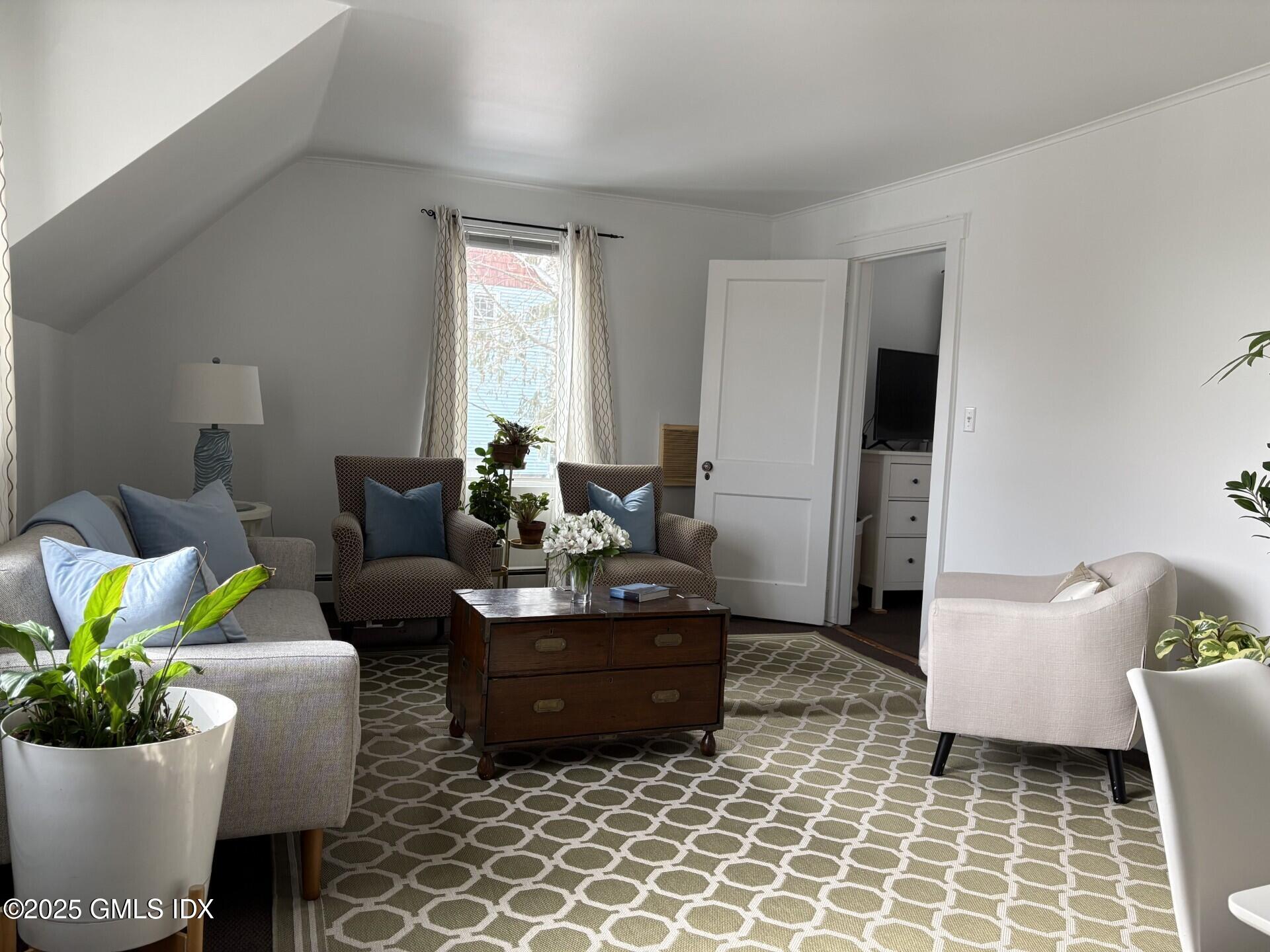 129 Halstead Avenue, Unit 2 Greenwich, CT 06831 - Photo 3 of 10 129 Halstead #2 2025 LR2