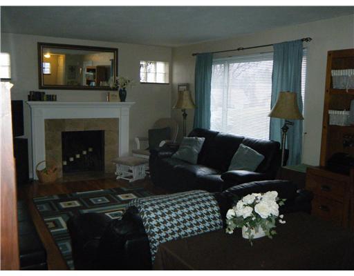 43 North Park Road West View, PA 15229 - Photo 4 of 9 Living Room.