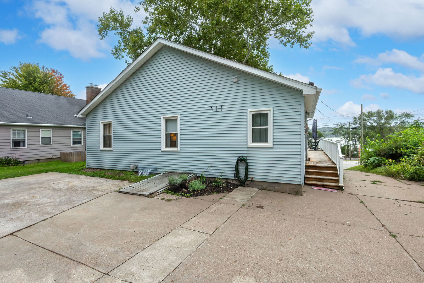 712 South Cody Road Le Claire, IA 52753 - Photo 38 of 43 Gallery Image 38