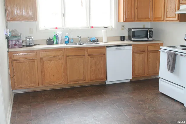 $295,000 | 307 West College Street, Carbondale, IL 62901