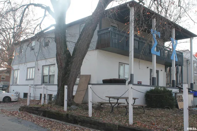 $295,000 | 307 West College Street, Carbondale, IL 62901